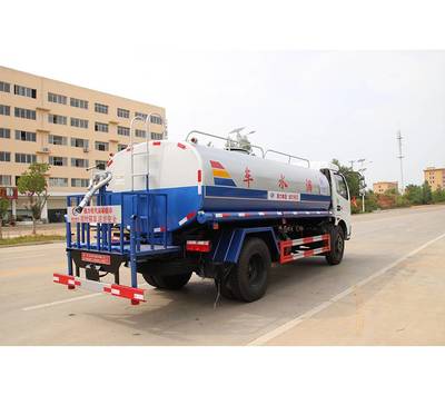 楚胜8方洒水车 多功能消防喷洒利器，现车现货即刻交付